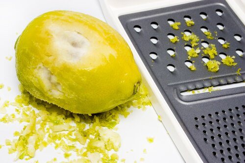 scorza di limone grattugiata