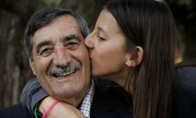 Una bambina di 11 anni salva la vita del nonno dopo un infarto