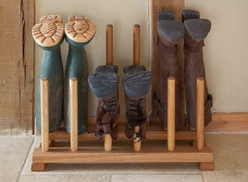 Scarpe in supporto di legno