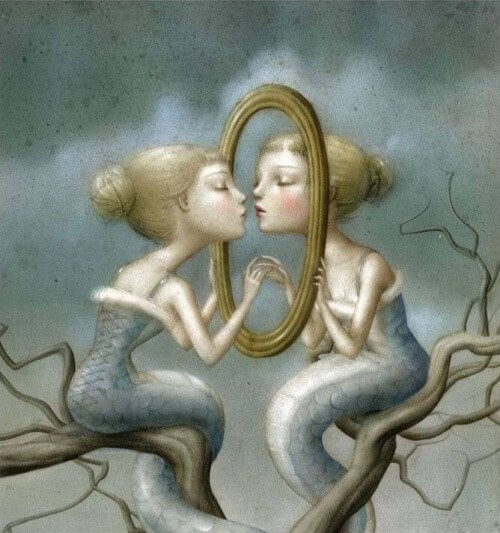donna allo specchio egoista