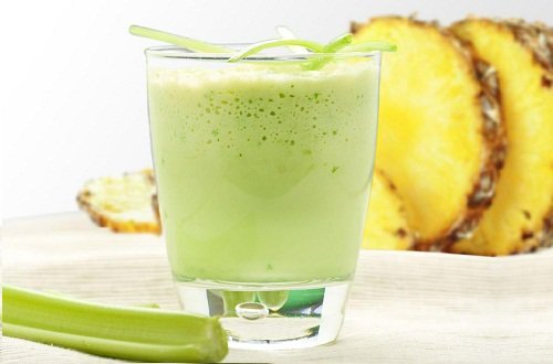 succo verde di sedano e ananas