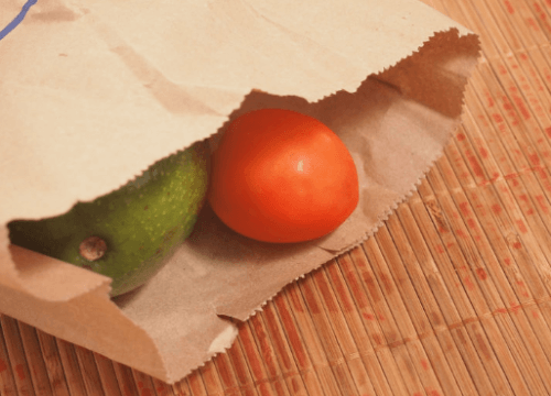 far ammorbidire un avocado con una busta
