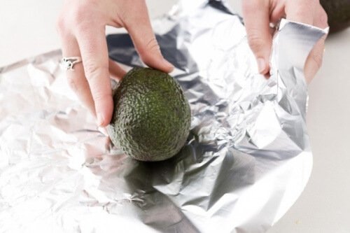 far ammorbidire un avocado in foglio di alluminio