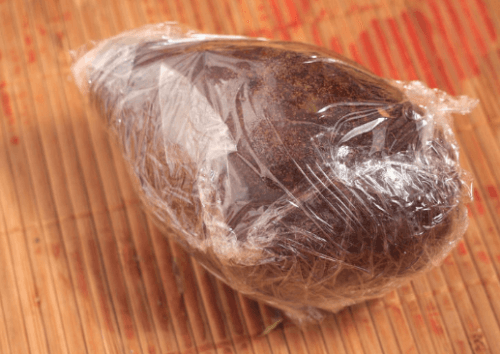 far ammorbidire un avocado in pellicola trasparente