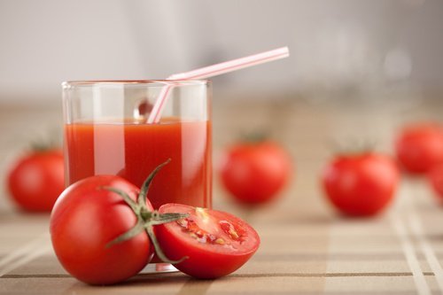 succo-di-pomodoro occhiaie