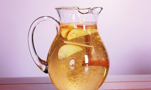 Acqua alla cannella, mela e limone per perdere peso