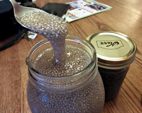 Gel di semi di chia nel barattolo