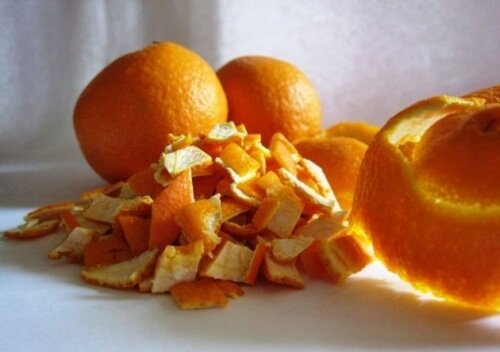 buccia di arancia tagliata
