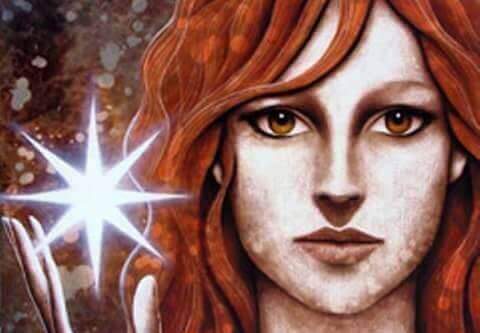 donna con i capelli rossi