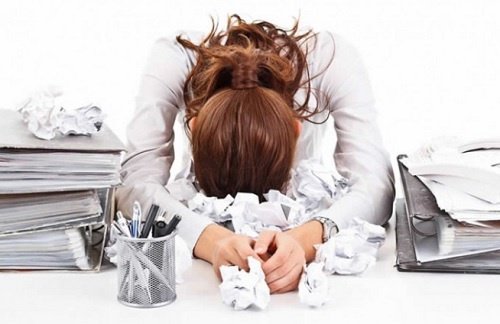 donne oberata di lavoro sotto stress