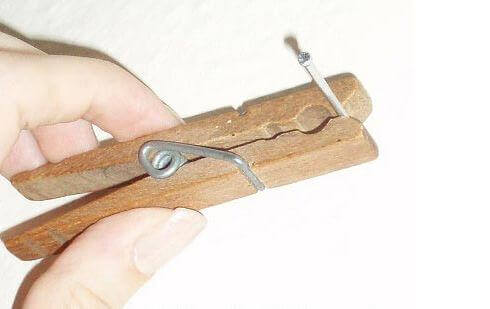 molletta per fissare i chiodi da appendere