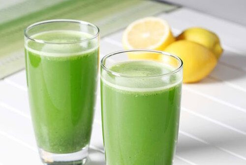 succo-co-prezzemolo-e-limoni