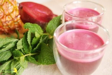 Frullato di pera, barbabietola e spinaci rivitalizzante