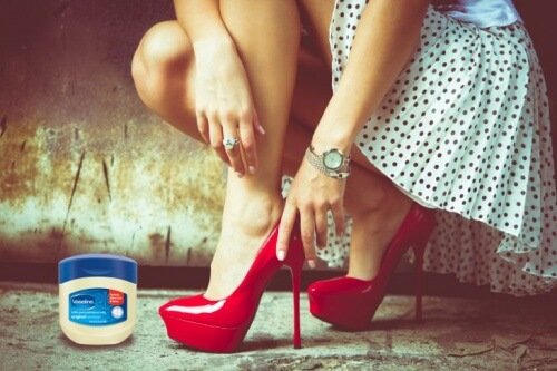 La vaselina è un altro rimedio per evitare il mal di piedi provocato dalle scarpe