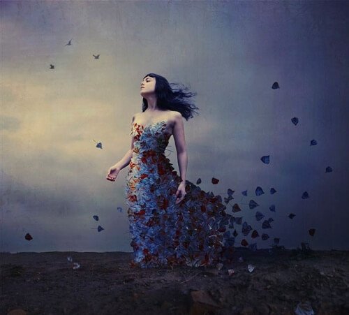 ragazza-con-vestito-fatto-di-foglie