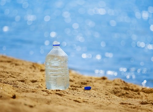 bottiglia in spiaggia