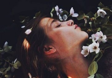 Sospiri che racchiudono più amore di qualsiasi bacio