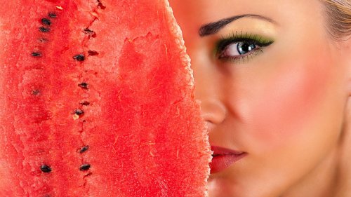 Detergente per il viso con la buccia di cocomero