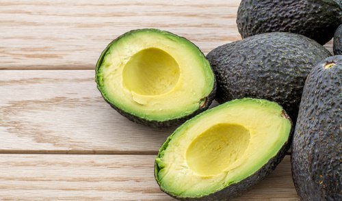 Avocado a metà senza seme