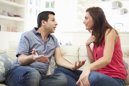 Le discussioni sono frequenti in una relazione violenta