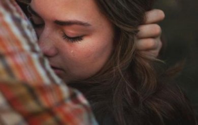 Consolare durante un lutto: le frasi giuste