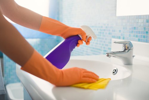 7 trucchi per pulire gli spazi inaccessibili della casa