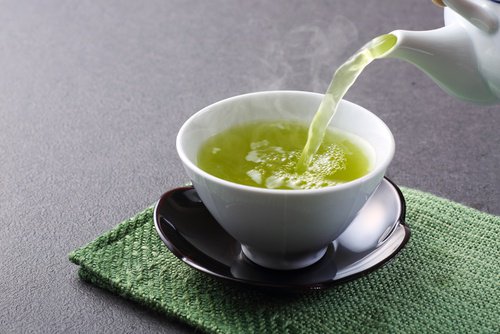 tè verde in tazza