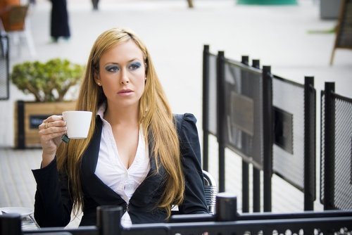 donna-con-tazza