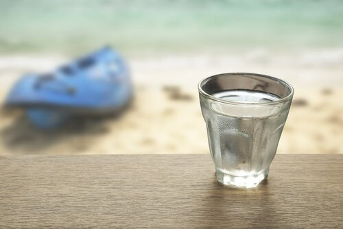 Uno dei rimedi dall'effetto immediato contro la stitichezza è l'acqua di mare