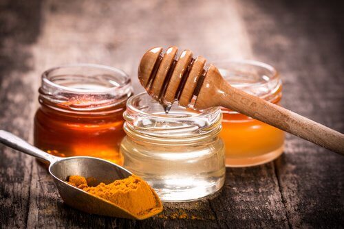 curcuma e miele contro la rinite allergica
