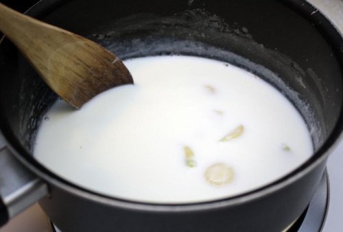Il latte all'aglio aiuta a ridurre l'accumulo di lipidi nel sangue, prevenendo l'occlusione delle arterie