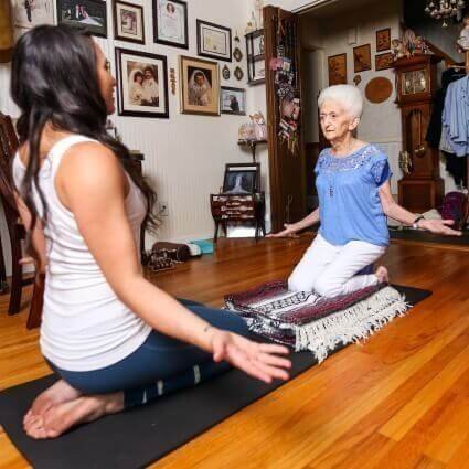 schiena dritta grazie allo yoga