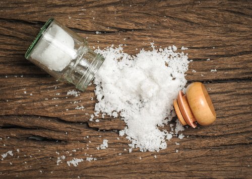 Il consumo di sale può provocare i calcoli renali.