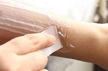 Come eliminare i peli superflui a seconda della zona