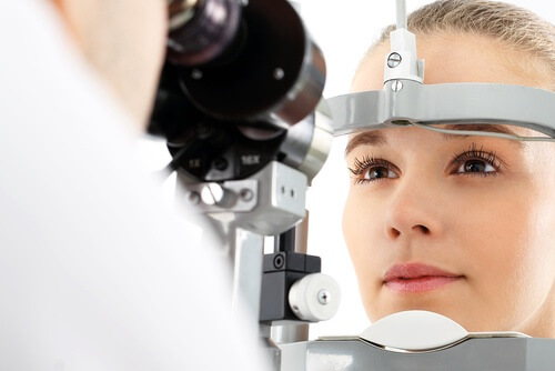 solo un oftalmologo può dirvi con certezza in che condizioni sono i vostri occhi