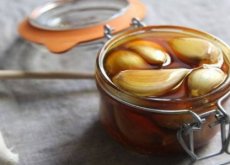 Unguenti di candela per trattamento di incrinature anali