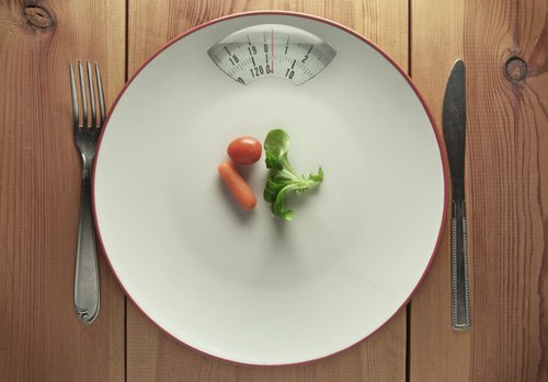 piatto-con-pochissimo-cibo mettersi a dieta