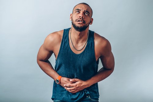 ragazzo-con-mal-di-pancia