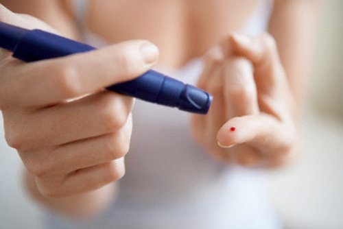 I grassi sani delle noci aiutano a regolare i parametri metabolici nei pazienti diabetici