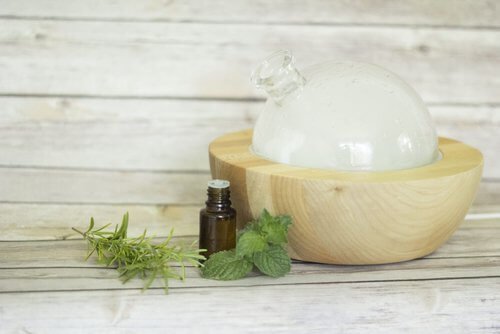 Boccette con oli essenziali alle erbe