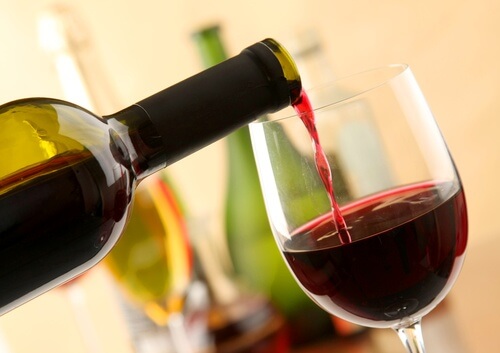vino rosso causa emicrania