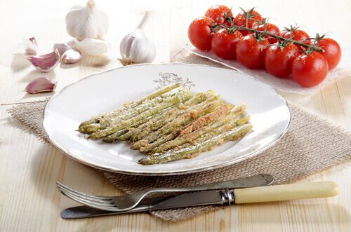 Asparagi con aglio