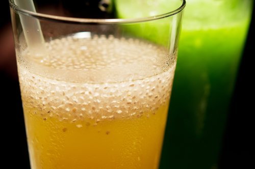 Bevanda a base di limone, zenzero e semi di chia