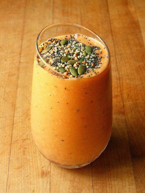 Frullato alla carota, arancia, semi di chia e zucca