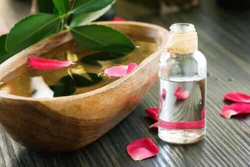 L'olio di rose offre innumerevoli benefici