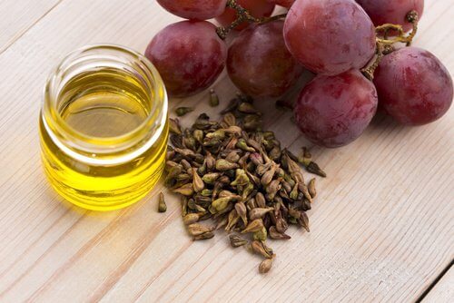 Uno degli ingredienti della crema da notte è l'olio di semi d'uva