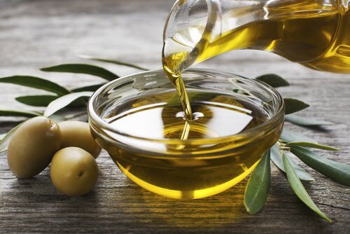olio d'oliva e olive