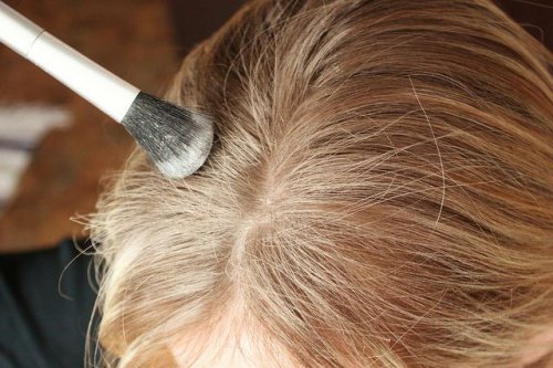 Applicare shampoo secco