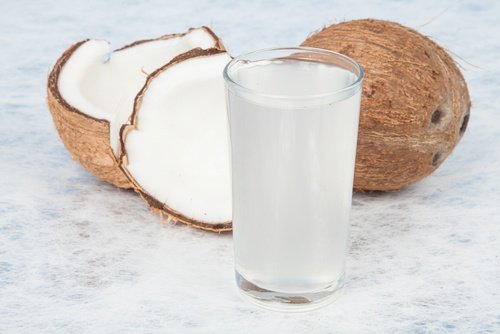 Acqua di cocco per ridurre le cicatrici