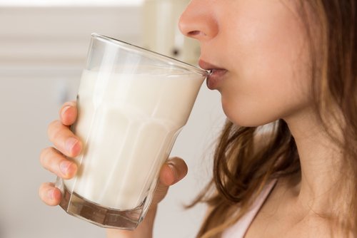 L'olio di ricino e il latte facilitano l'espulsione dei parassiti intestinali